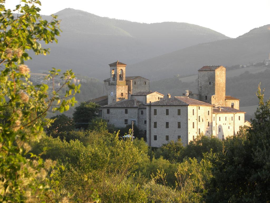 Castello Izzalini Todi Resort Exterior foto